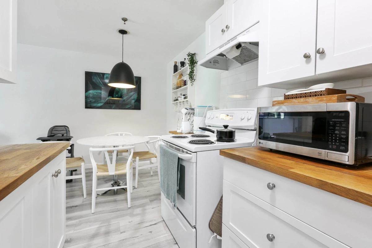 Dining Area Photo of 440 22661 Lougheed Highway, Maple Ridge, BC