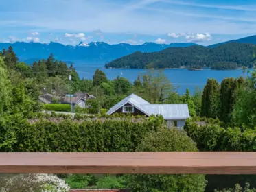 616 N Fletcher Road, Gibsons, BC, Gibsons — Single Family Residence for sale
