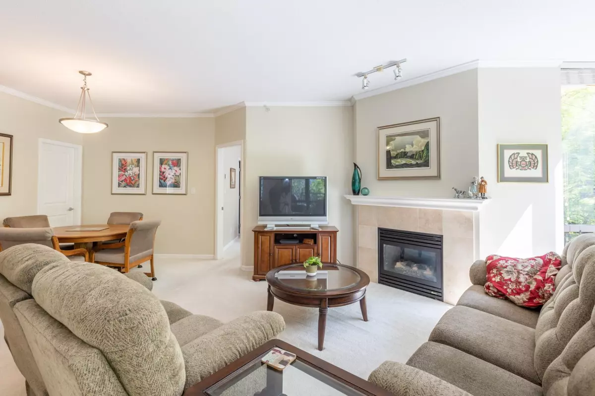 Family Room Photo of 301 1580 Martin Street, White Rock, BC
