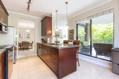 Breakfast Nook Photo of 301 1580 Martin Street, White Rock, BC