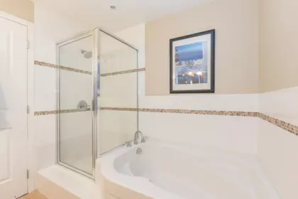 Entry Foyer Photo of 301 1580 Martin Street, White Rock, BC