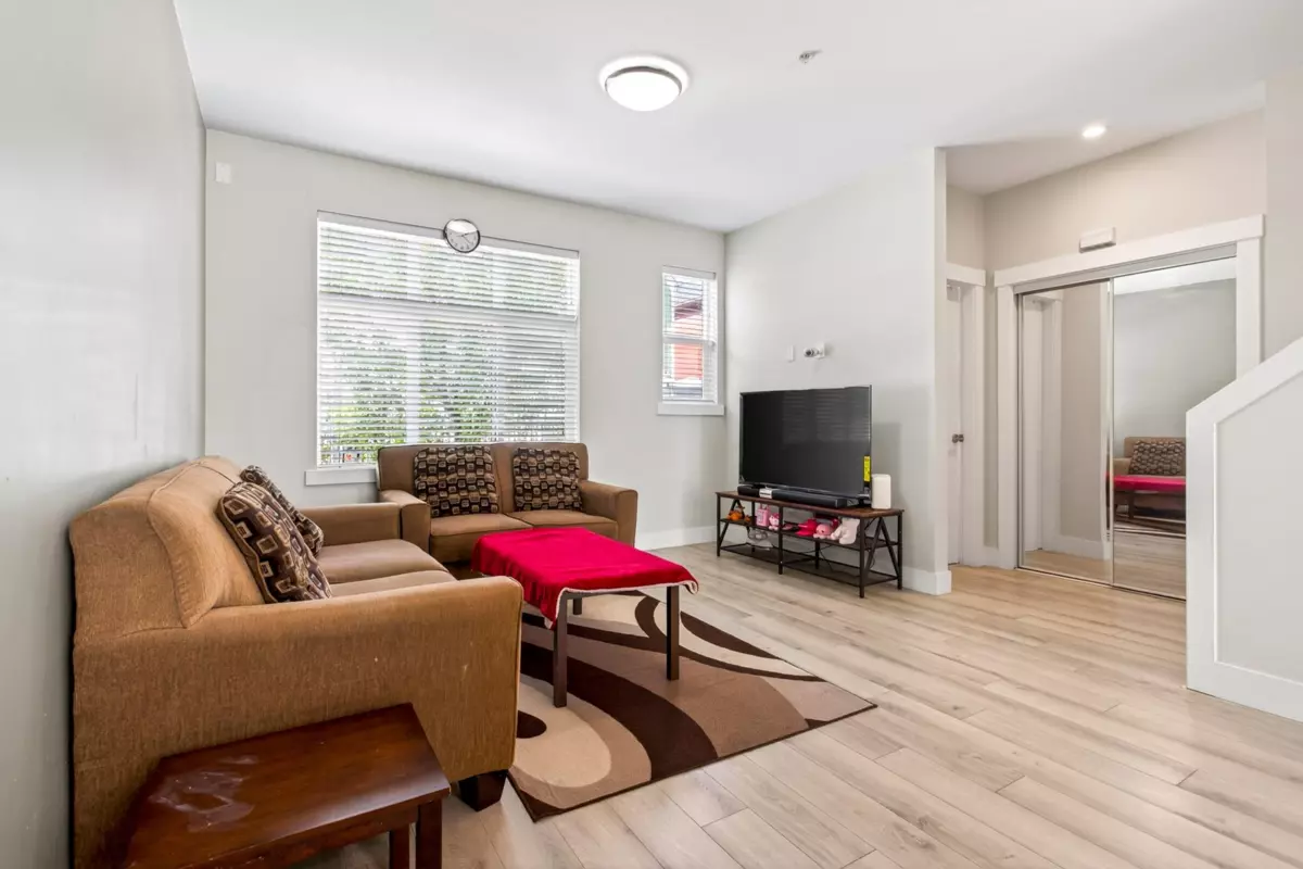 Living Room Photo of 14 20852 77a Avenue, Langley, BC