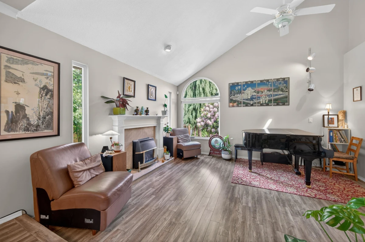 Dining Area Photo of 9465 164 Street, Surrey, BC