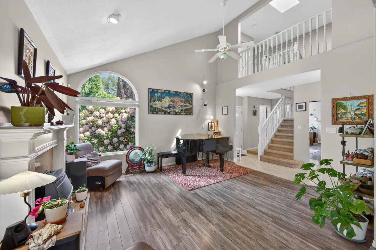 Family Room Photo of 9465 164 Street, Surrey, BC