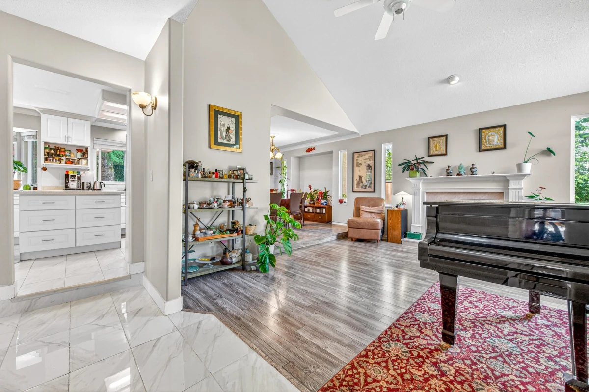 Living Room Photo of 9465 164 Street, Surrey, BC