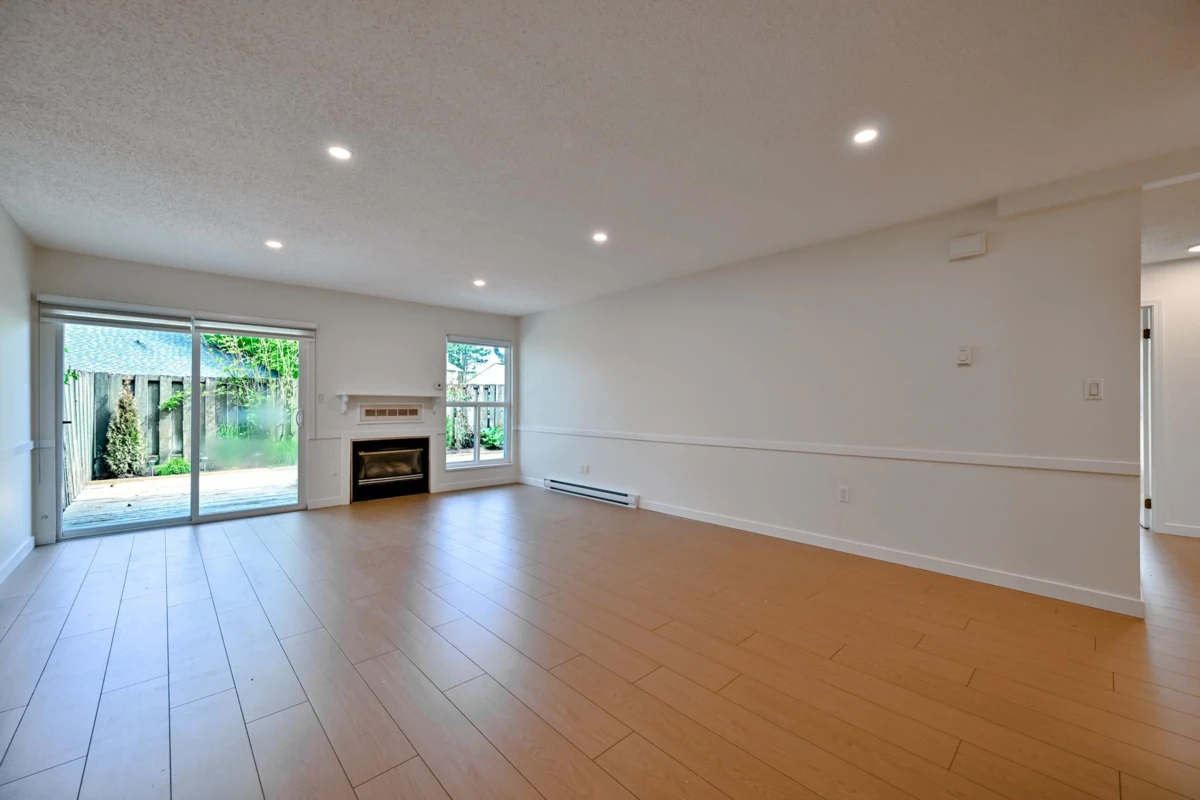 Living Room Photo of 72 3030 Trethewey Street, Abbotsford, BC