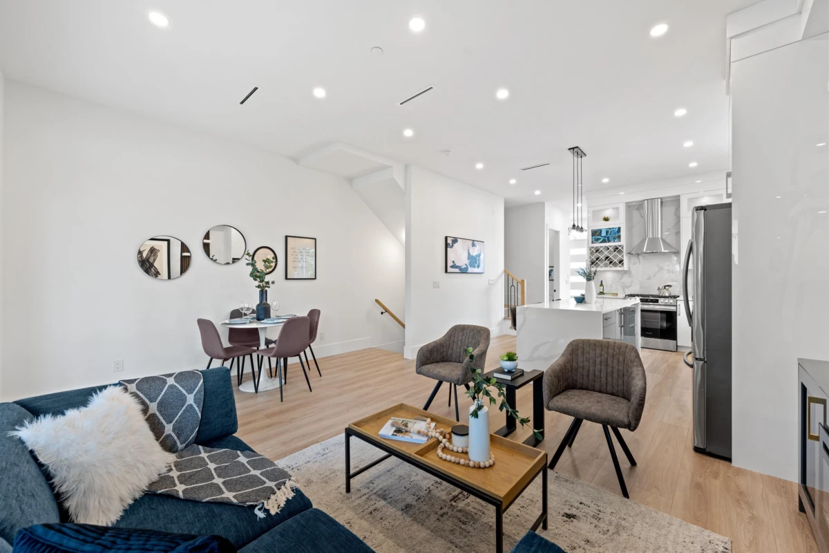 Family Room Photo of 1 122 Eighth Avenue, New Westminster, BC