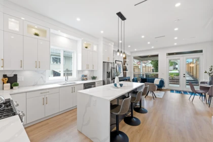 Kitchen Island Photo of 1 122 Eighth Avenue, New Westminster, BC