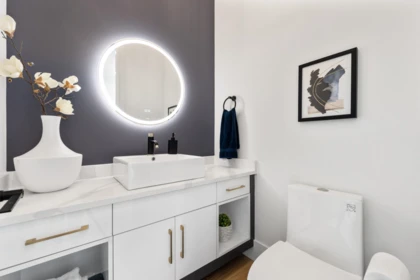 Primary Bathroom Photo of 1 122 Eighth Avenue, New Westminster, BC
