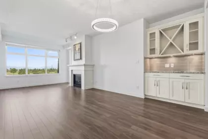 Walk-In Closet Photo of 206 5055 Springs Boulevard, Tsawwassen, BC