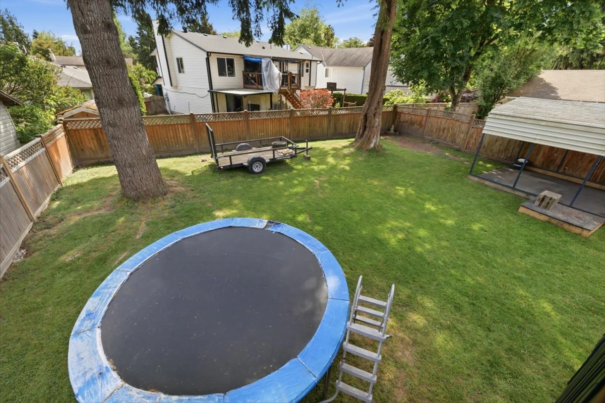 Family Room Photo of 15318 87a Avenue, Surrey, BC