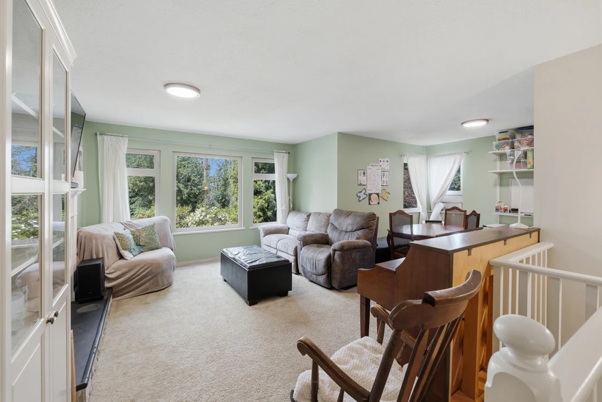 Living Room Photo of 15318 87a Avenue, Surrey, BC