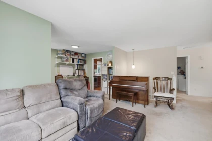 Kitchen Island Photo of 15318 87a Avenue, Surrey, BC