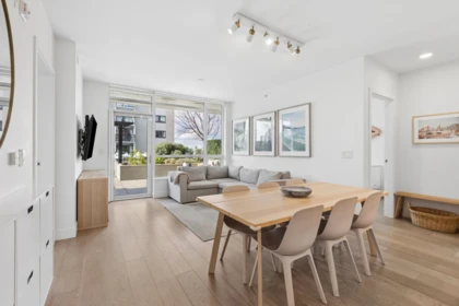 208 177 W 3rd Street, North Vancouver, BC, North Vancouver — Apartment/Condo for sale