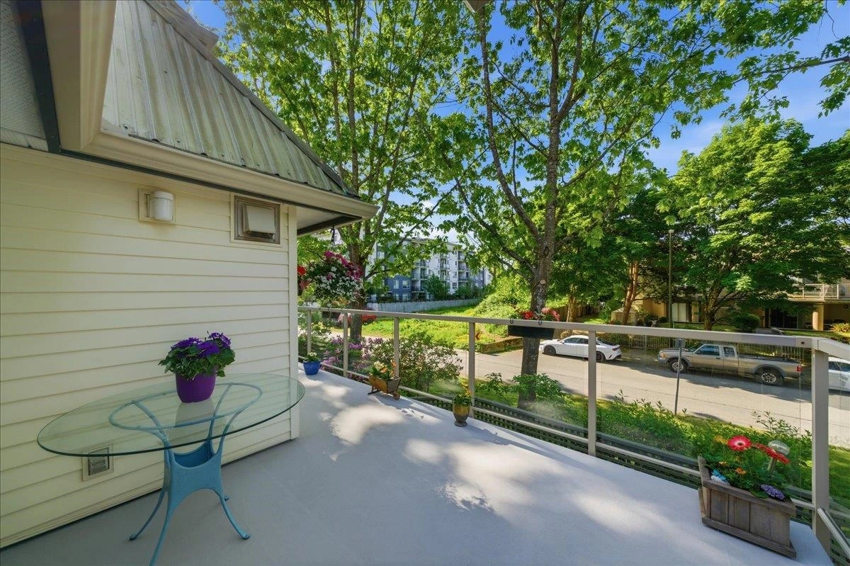 Family Room Photo of 203 22275 123 Avenue, Maple Ridge, BC