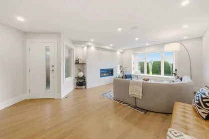 Basement Recreation Room Photo of 308 E 6th Street, North Vancouver, BC