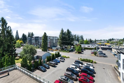 Front Yard Photo of 501 32330 South Fraser Way, Abbotsford, BC