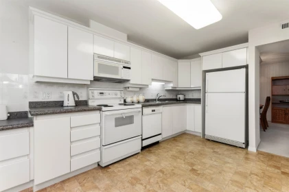 Walk-In Closet Photo of 501 32330 South Fraser Way, Abbotsford, BC