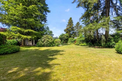 Garden / Landscaping Photo of 655 Macintosh Street, Coquitlam, BC