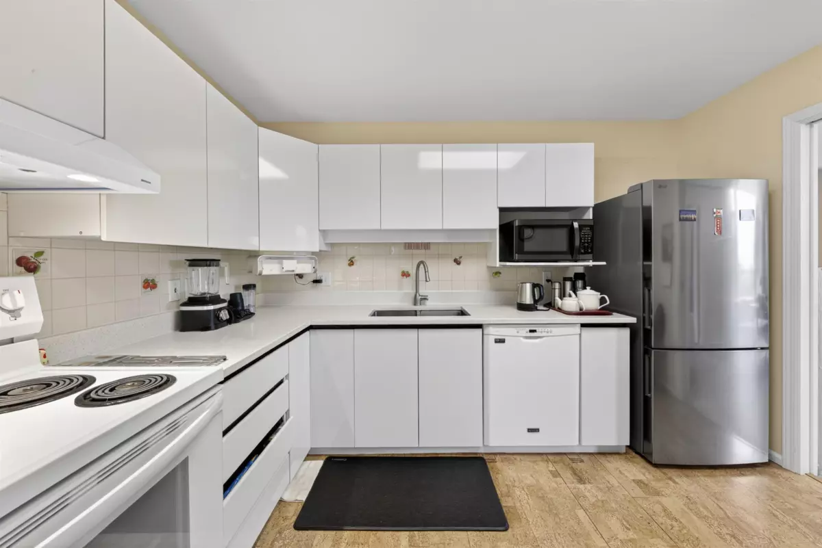 Dining Area Photo of 602 6521 Bonsor Avenue, Burnaby, BC