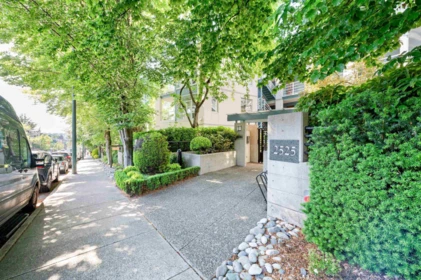 Outdoor Patio Photo of 304 2525 W 4th Avenue, Vancouver, BC