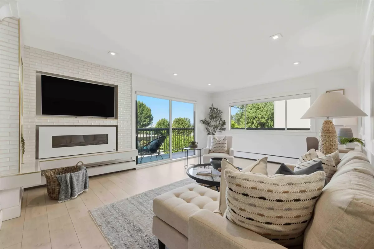 Living Room Photo of 101 330 W 2nd Street, North Vancouver, BC