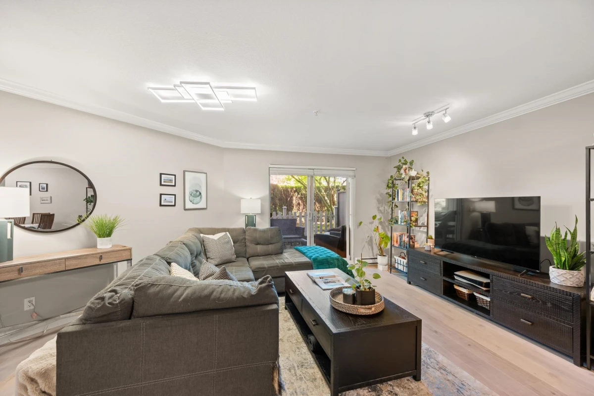Dining Area Photo of 111 19340 65 Avenue, Surrey, BC