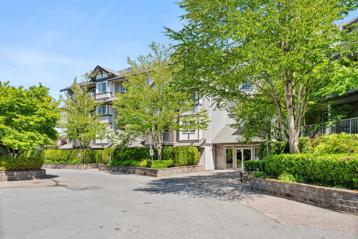 Family Room Photo of 111 19340 65 Avenue, Surrey, BC