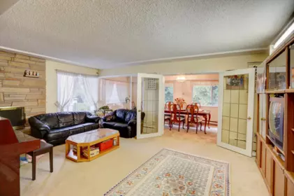 Kitchen Island Photo of 6128 Malvern Avenue, Burnaby, BC