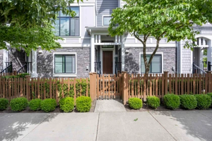 Backyard Photo of 2 19133 73 Avenue, Surrey, BC