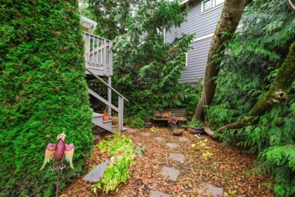 Garden / Landscaping Photo of 1320 Kent Street, White Rock, BC