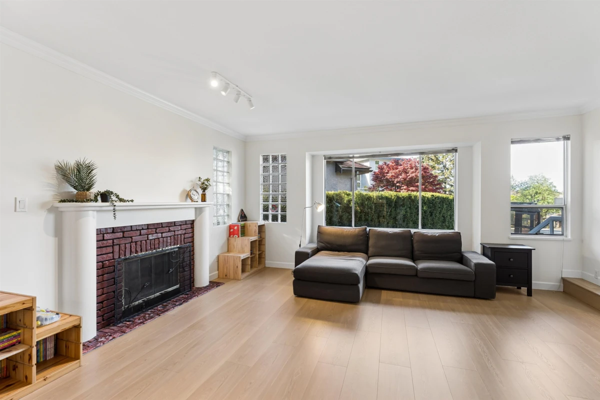 Living Room Photo of 5399 Westhaven Wynd, West Vancouver, BC