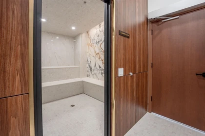 Entry Foyer Photo of 1304 135 E 13th Street, North Vancouver, BC
