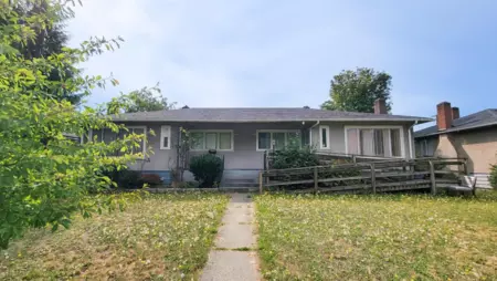 2576 S Grandview Highway, Vancouver, BC, Vancouver — Half Duplex for sale