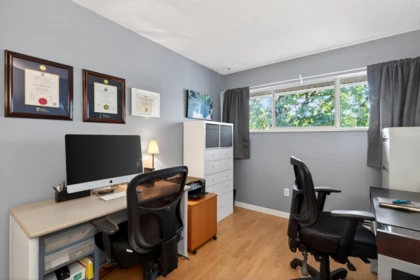 Garden / Landscaping Photo of 305 932 Robinson Street, Coquitlam, BC