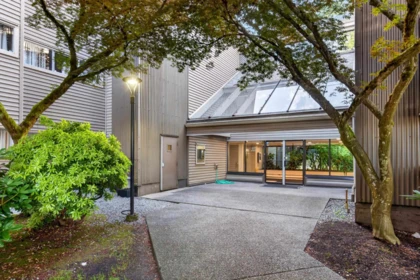 305 932 Robinson Street, Coquitlam, BC, Coquitlam — Apartment/Condo for sale
