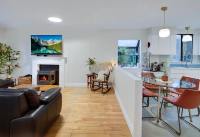 Kitchen Island Photo of 1736 Langan Avenue, Port Coquitlam, BC