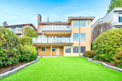 Backyard Photo of 2328 Bellevue Avenue, West Vancouver, BC