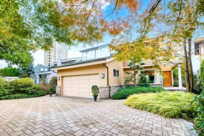 Swimming Pool Photo of 2328 Bellevue Avenue, West Vancouver, BC