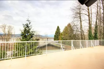 Entry Foyer Photo of 11564 141a Street, Surrey, BC