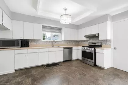 Primary Bathroom Photo of 11564 141a Street, Surrey, BC