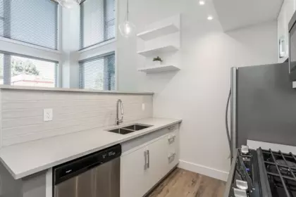 Primary Bathroom Photo of 105 32838 Ventura Avenue, Abbotsford, BC