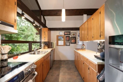 Guest Bathroom Photo of 5335 Marine Drive, West Vancouver, BC