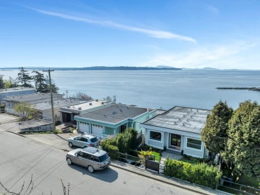 15161 Victoria Avenue, White Rock, BC, White Rock — Single Family Residence for sale