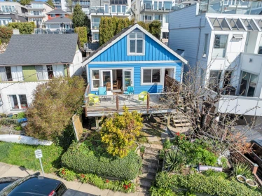 15161 Victoria Avenue, White Rock, BC, White Rock — Single Family Residence for sale