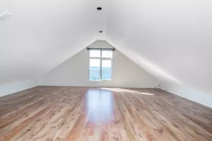 Walk-In Closet Photo of 15161 Victoria Avenue, White Rock, BC