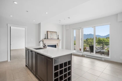 301 4721 Hastings Street, Burnaby, BC, Burnaby — Apartment/Condo for sale