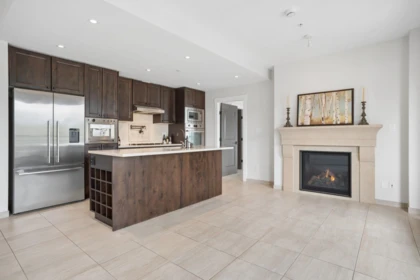 301 4721 Hastings Street, Burnaby, BC, Burnaby — Apartment/Condo for sale