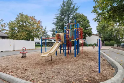 Front Yard Photo of 223 7453 140 Street, Surrey, BC