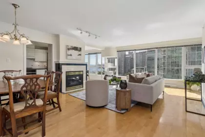 Kitchen Island Photo of 1602 535 Nicola Street, Vancouver, BC